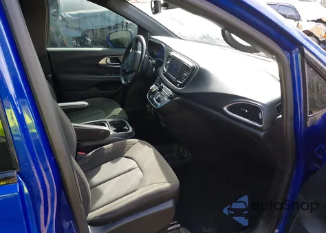 2020 Chrysler Pacifica Touring из США, поврежденный, VIN 2C4RC1FG2LR147598